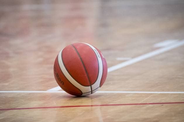 Feature, symbol basketball on the court, on court line, on parquet GER, Porsche BBA Ludwigsburg VR Bank Wuerzburg Baskets Academy, JBBL, Jugend Basketball Bundesliga, U16 Bundesliga, PlayOffs, sixteenth finals, 2024 2025 season, 16 03 2025 GER, Porsche BBA Ludwigsburg VR Bank Wuerzburg Baskets Academy, JBBL, Jugend Basketball Bundesliga, U16 Bundesliga, PlayOffs, sixteenth finals, 2024 2025 season, 16 03 2025 Ludwigsburg Copyright: xSandyxDinkelackerx EP_SDR