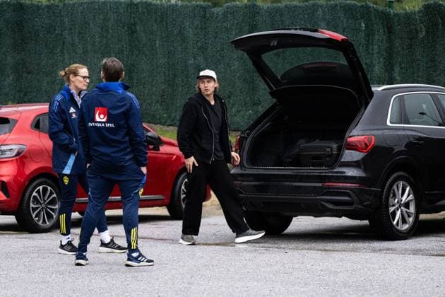 250317 Sebastian Nanasi of the Swedish men s national football team arrives to a training session on March 17, 2025 in Marbella Photo Carl Sandin BILDBYRAN code CS CS0692 fotboll football soccer fotball landskamp träning practice training sverige sweden sverige a bbeng  Copyright: CARLxSANDIN BB250317CS026