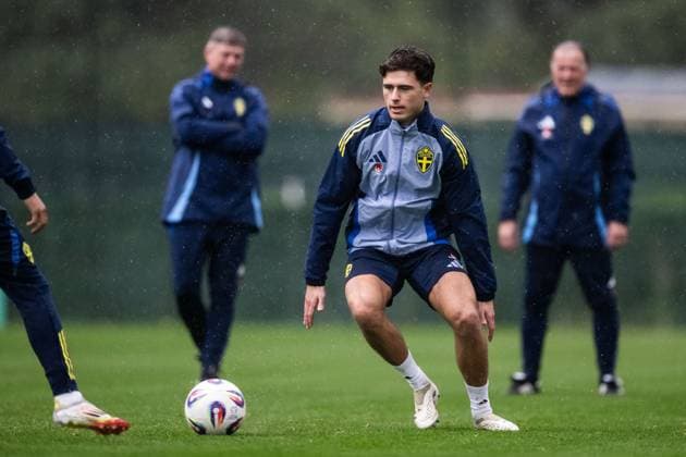 250317 Besfort Zeneli of the Swedish men s national football team during a training session on March 17, 2025 in Marbella Photo Carl Sandin BILDBYRAN code CS CS0692 fotboll football soccer fotball landskamp träning practice training sverige sweden sverige a bbeng  Copyright: CARLxSANDIN BB250317CS043