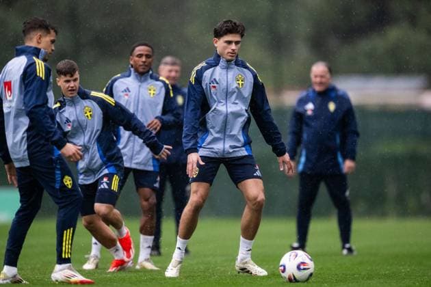 250317 Besfort Zeneli of the Swedish men s national football team during a training session on March 17, 2025 in Marbella Photo Carl Sandin BILDBYRAN code CS CS0692 fotboll football soccer fotball landskamp träning practice training sverige sweden sverige a bbeng  Copyright: CARLxSANDIN BB250317CS044