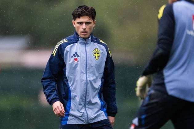 250317 Besfort Zeneli of the Swedish men s national football team during a training session on March 17, 2025 in Marbella Photo Carl Sandin BILDBYRAN code CS CS0692 fotboll football soccer fotball landskamp träning practice training sverige sweden sverige a bbeng  Copyright: CARLxSANDIN BB250317CS045