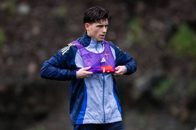 250317 Besfort Zeneli of the Swedish men s national football team during a training session on March 17, 2025 in Marbella Photo Carl Sandin BILDBYRAN code CS CS0692 fotboll football soccer fotball landskamp träning practice training sverige sweden sverige a bbeng  Copyright: CARLxSANDIN BB250317CS056