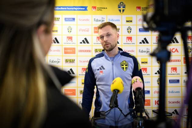 250318 Assistant coach Sebastian Larsson of the Swedish men s national football team at a press event on March 18, 2025 in Marbella Photo Carl Sandin BILDBYRAN kod CS CS0694 fotboll football soccer fotball landskamp pressträff event meeting sverige sweden sverige a bbeng  Copyright: CARLxSANDIN BB250318CS021