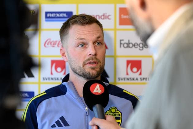 250318 Assistant coach Sebastian Larsson of the Swedish men s national football team at a press event on March 18, 2025 in Marbella Photo Carl Sandin BILDBYRAN kod CS CS0694 fotboll football soccer fotball landskamp pressträff event meeting sverige sweden sverige a bbeng  Copyright: CARLxSANDIN BB250318CS023