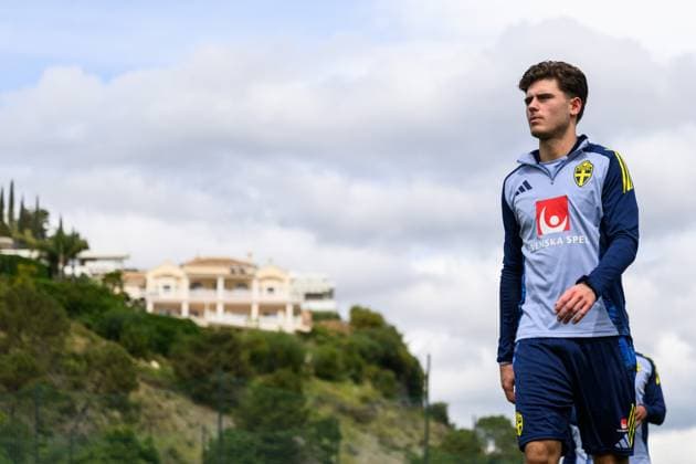250319 Besfort Zeneli of the Swedish men s national football team after a training session on March 19, 2025 in Marbella Photo Carl Sandin BILDBYRAN code CS CS0695 fotboll football soccer fotball landskamp träning practice training sverige sweden sverige a bbeng  Copyright: CARLxSANDIN BB250319CS046