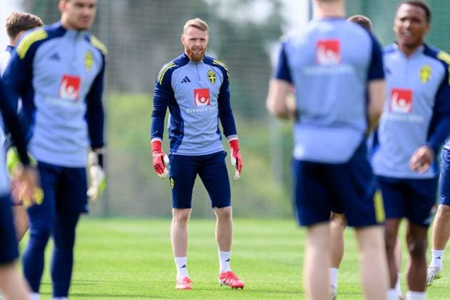 250319 Goalkeeper Viktor Johansson of the Swedish men s national football team during a training session on March 19, 2025 in Marbella Photo Carl Sandin BILDBYRAN code CS CS0695 fotboll football soccer fotball landskamp träning practice training sverige sweden sverige a bbeng Copyright: CARLxSANDIN BB250319CS080