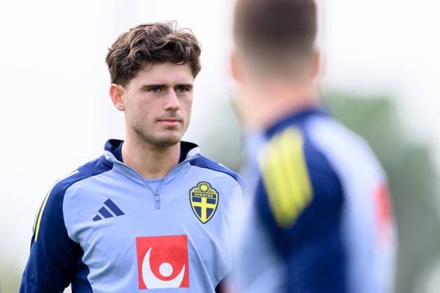 250319 Besfort Zeneli of the Swedish men s national football team during a training session on March 19, 2025 in Marbella Photo Carl Sandin BILDBYRAN code CS CS0695 fotboll football soccer fotball landskamp träning practice training sverige sweden sverige a bbeng  Copyright: CARLxSANDIN BB250319CS089