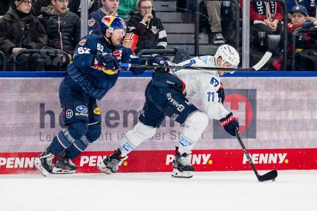 Battle for the puck duel between Patrick Hager EHC Red Bull Muenchen, 52 and Kristian Reichel Adler Mannheim, 11 GER, EHC Red Bull Muenchen vs Adler Mannheim, ice hockey, DEL, playoffs, quarterfinals game 2, 2024 2025 season, 19 03 2025 GER, EHC Red Bull Muenchen vs Adler Mannheim, ice hockey, DEL, playoffs, quarterfinals game 2, 2024 2025 season, 19 03 2025 Muenchen Copyright: xEibner-Pressefoto HeikexFeinerx EP_HFR