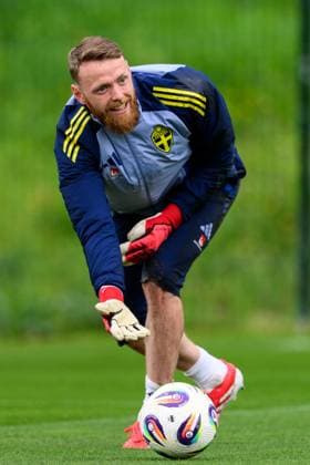 250320 Goalkeeper Viktor Johansson of the Swedish men s national football team during a training session on March 20, 2025 in Marbella Photo Carl Sandin BILDBYRAN code CS CS0696 fotboll football soccer fotball landskamp träning practice training sverige sweden sverige a bbeng Copyright: CARLxSANDIN BB250320CS030
