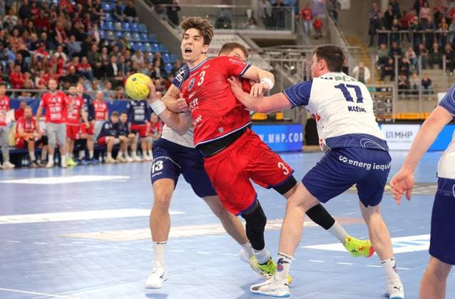 22 03 2025, Germany, Bietigheim, Handball, SG BBM Bietigheim vs VfL Potsdam, f l Ole Schramm VfL , Nikola Vlahovic BBM , Jannek Klein VfL