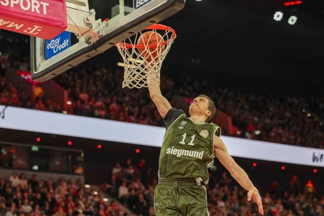 Vladimir Lucic FC Bayern Basketball, 11 with ball in the air, GER, FC Bayern Muenchen vs Rostock Seawolves, Basketball, easycredit Basketball Bundesliga, BBL, 25 Matchday, Season 2024 2025, 22 03 2025, GER, FC Bayern Muenchen vs Rostock Seawolves, Basketball, easycredit Basketball Bundesliga, BBL, 25 Matchday, Season 2024 2025, 22 03 2025 Muenchen Copyright: xEibner-Pressefoto JennixMaulx EP_JML