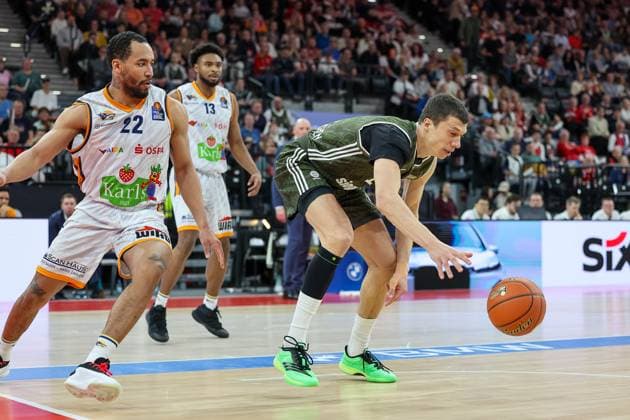 Vladimir Lucic FC Bayern Basketball, 11 with ball with Nijal Pearson Rostock Seawolves, 22 , GER, FC Bayern Muenchen vs Rostock Seawolves, Basketball, easycredit Basketball Bundesliga, BBL, 25 Matchday, Season 2024 2025, 22 03 2025, GER, FC Bayern Muenchen vs Rostock Seawolves, Basketball, easycredit Basketball Bundesliga, BBL, 25 Matchday, Season 2024 2025, 22 03 2025 Muenchen Copyright: xEibner-Pressefoto JennixMaulx EP_JML