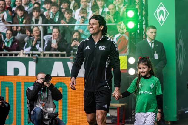 GER, OBRIGADO MÃGICO A LAST MAGICAL DIEGO APPEARANCE 22 03 2025, Weserstadion, Bremen, GER, OBRIGADO MÃGICO A LAST MAGICAL DIEGO APPEARANCE in the picture Nelson Valdez Diego All Stars nordphotoxGmbHxx xKokenge nph00001