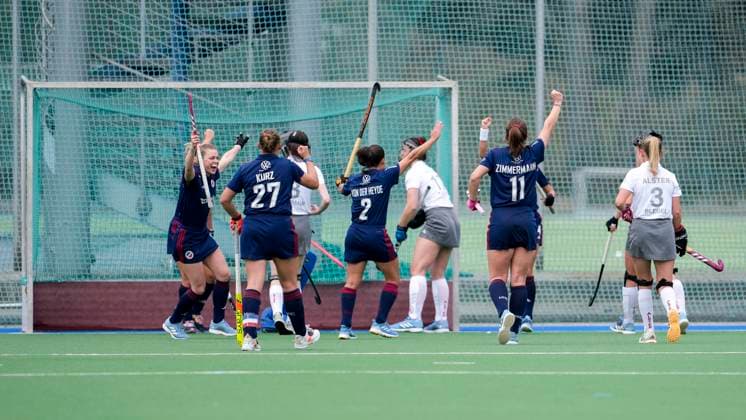 Players of Mannheimer HC MHC cheer about the goal to 1 0, cheer, goal celebration, celebrate the goal, goal, celebration, cheers about the goal, joy, joy, rejoices, optimistic, positive, game scene, highlight, action, 23 03 2025, Mannheim Germany , Hockey, 1 Bundesliga, Women, Mannheimer HC Der Club an der Alster xozx