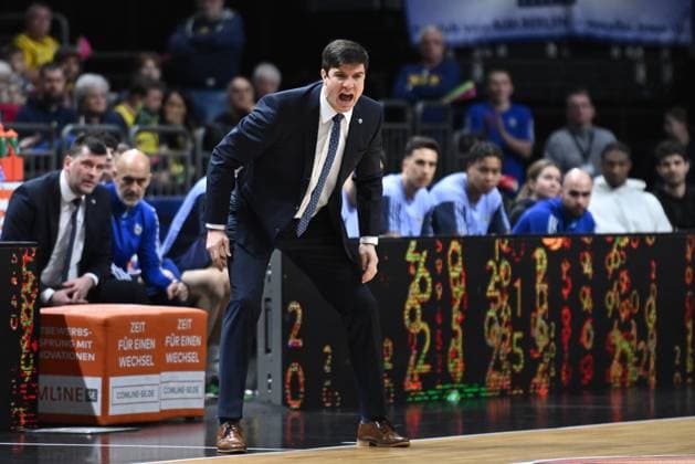 Pedro Calles ALBA Berlin, Head Coach GER, Alba Berlin vs Wuerzburg Baskets, Basketball, easyCredit Basketball League, Season 2024 2025, 25 Matchday, 23 03 2025 GER, Alba Berlin vs Wuerzburg Baskets, Basketball, easyCredit Basketball League, Season 2024 2025, 25 Matchday, 23 03 2025 Berlin Copyright: xEibner-Pressefoto RyanxSleimanx EP_RSN