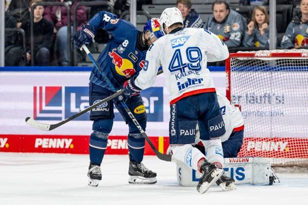 Tobias Rieder EHC Red Bull Muenchen, 8 missed against Arno Tiefensee goalie, Adler Mannheim, 30 and Lukas Kaelble Adler Mannheim, 49 GER, EHC Red Bull Muenchen vs Adler Mannheim, ice hockey, DEL, playoffs, quarterfinals game 4, season 2024 2025, 23 03 2025 GER, EHC Red Bull Muenchen vs Adler Mannheim, ice hockey, DEL, playoffs, quarterfinals game 4, season 2024 2025, 23 03 2025 Muenchen Copyright: xEibner-Pressefoto HeikexFeinerx EP_HFR