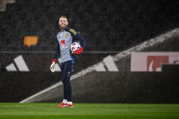 250324 Goalkeeper Viktor Johansson of the Swedish men s national football team during a training session on March 24, 2025 in Stockholm Photo Johanna Säll BILDBYRAN kod JL JL0511 fotboll football soccer fotball landskamp träning practice training sverige sweden sverige a bbeng Copyright: JOHANNAxSÄLL BB250324BB052