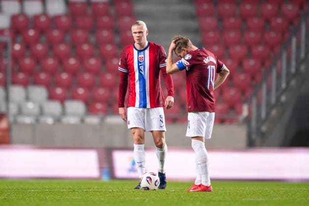 250325 Erling Braut Haaland and Martin odegaard of Norway look dejected after 1 1 during the FIFA World Cup Qualifier football match between Israel and Norway on March 25, 2025 in Debrecen Photo Vegard Grott BILDBYRAN kod VG VG0737 bbeng fotball football soccer fotboll fifa world cup qualifiers european qualifiers 2026 uefa world cup qualifiers vm kvalifisering vm kvalik vm kval norge norway israel depp Copyright: VEGARDxGRoTT BB250325VG088