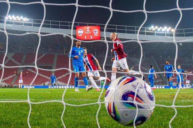 250325 Erling Braut Haaland of Norway celebrates with teammate Martin odegaard after scoring the 1 4 goal during the FIFA World Cup Qualifier football match between Israel and Norway on March 25, 2025 in Debrecen Photo Vegard Grott BILDBYRAN kod VG VG0737 bbeng fotball football soccer fotboll fifa world cup qualifiers european qualifiers 2026 uefa world cup qualifiers vm kvalifisering vm kvalik vm kval norge norway israel jubel  Copyright: VEGARDxGRoTT BB250325VG149