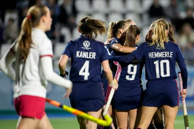 Players of Mannheimer HC MHC , celebrate the goal, celebrate the goal, goal, celebration, cheers about the goal, rejoice, joy, rejoicing, optimistic, positive, game scene, highlight, action, 28 03 2025, Mannheim Germany , Hockey, 1 Bundesliga, Women, Mannheimer HC TSV Mannheim xozx