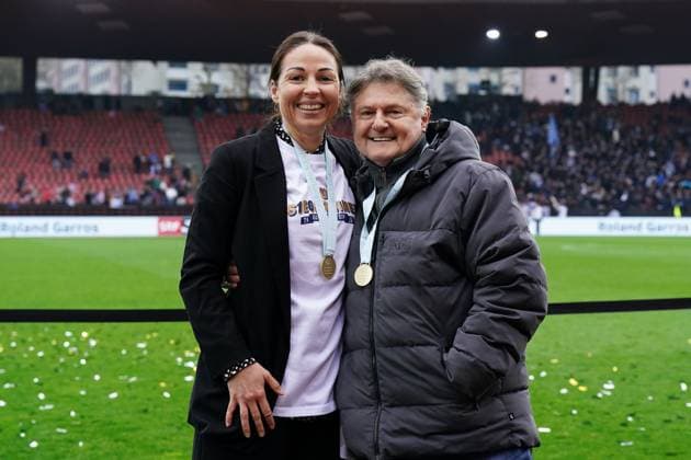 29 03 2025, Zurich, Letzigrund, Axa Women s Cup Final FC Basel 1893 FC Zurich, President Ancillo Canepa FC Zurich and former player Vanessa Bernauer pose for a photo after the victory Zurich Letzigrund Zurich Switzerland  Copyright: xJustPictures.ch DanielaxPorcellix