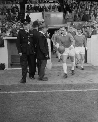 Football League Division One - Leyton Orient v Manchester United, ManU Manchester United s Maurice Setters leads his teammates out at Brisbane Road, Credit:NE Avalon  Copyright: xNEx xAvalonx 0559860789