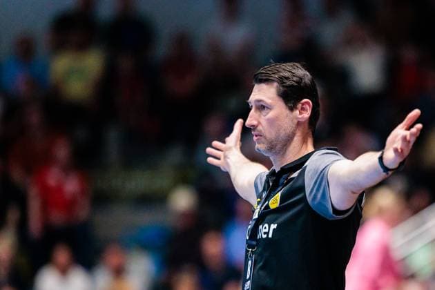 Anel Mahmutefendic HSC 2000 Coburg, Coach gestures GER, ASV Hamm Westfalen vs HSC 2000 Coburg, Handball, 2 Bundesliga, Matchday 26, Season 2024 2025, 04 04 2025 GER, ASV Hamm Westfalen vs HSC 2000 Coburg, Handball, 2 Bundesliga, Matchday 26, Season 2024 2025, 04 04 2025 Hamm Copyright: xEibner-Pressefoto JanxRollingerx EP_JSK