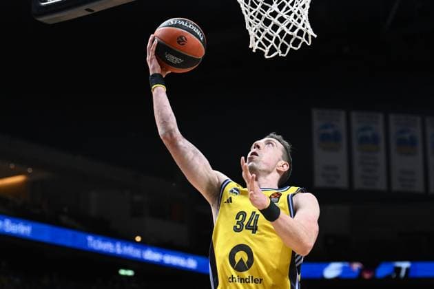 Justin Bean ALBA Berlin, 34 GER, ALBA Berlin v Olympiacos Piraeus, basketball, EuroLeague, 2024 2025 season, 33 Matchday, 04 04 2025 GER, ALBA Berlin v Olympiacos Piraeus, basketball, EuroLeague, 2024 2025 season, 33 Matchday, 04 04 2025 Berlin Copyright: xEibner-Pressefoto RyanxSleimanx EP_RSN