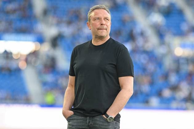 2 Bundesliga Karlsruher SC Hannover 06 on 04 05 2025 at BBBank Wildpark in Karlsruhe Coach Andre Breitenreiter Hannover 96 MT