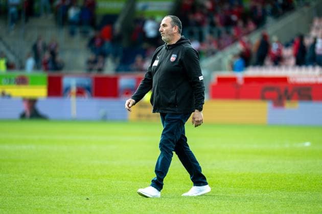 Frank Schmidt FC Heidenheim, Head Coach , is disappointed, dissatisfied, GER, 1 FC Heidenheim vs Bayer 04 Leverkusen, Football, Bundesliga, Matchday 28, Season 2024 2025, 05 04 2025, DFL DFB REGULATES PROHIBIT ANY USE OF PHOTOGRAPHS AS IMAGE SEQUENCES AND OR QUASI VIDEO, Eibner Pressefoto Sascha Walther GER, 1 FC Heidenheim vs Bayer 04 Leverkusen, Football, Bundesliga, Matchday 28, Season 2024 2025, 05 04 2025 Heidenheim Copyright: xEibner-Pressefotox EP_EER
