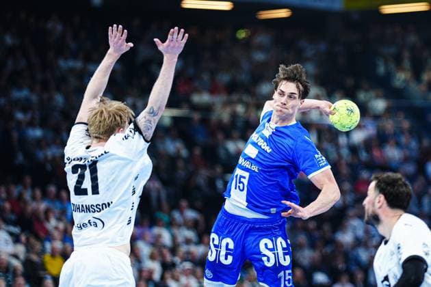 Throw Goal Miro Schluroff VfL Gummersbach, 15 GER, THW Kiel vs VfL Gummersbach, Handball, Bundesliga, Matchday, 25, Season 2024 2025, 05 04 2025 GER, THW Kiel vs VfL Gummersbach, Handball, Bundesliga, Matchday, 25, Season 2024 2025, 05 04 2025 Kiel Copyright: xEibner-Pressefoto MarcelxvonxFehrnx EP_MFN