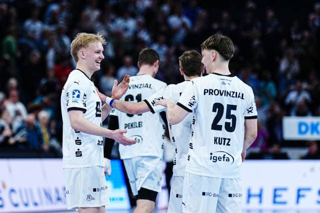THW Kiel cheers after victory end of match GER, THW Kiel vs VfL Gummersbach, Handball, Bundesliga, Matchday, 25, Season 2024 2025, 05 04 2025 GER, THW Kiel vs VfL Gummersbach, Handball, Bundesliga, Matchday, 25, Season 2024 2025, 05 04 2025 Kiel Copyright: xEibner-Pressefoto MarcelxvonxFehrnx EP_MFN