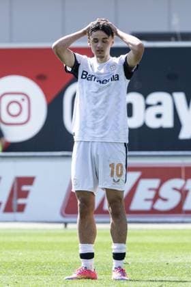 A Junioren Bundesliga U19 Bayer 04 Leverkusen U19 Eintracht Frankfurt U19 Ulrich Haberland Stadion, Leverkusen 09 04 2025 Kerim Alajbegovic Bayer 04 Leverkusen U19, 10 A Junioren Bundesliga U19 DFB Nachwuchsliga Hauptrunde Liga A Gruppe C 2024 25 Bayer 04 Leverkusen U19 Eintracht Frankfurt U19 Ulrich Haberland Stadion, Leverkusen 09 04 2025 DFB regulations prohibit any use of photographs as image sequences and or quasi video Copyright: xBEAUTIFULxSPORTS Buriakovx