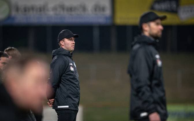 Soccer, Season 2024 2025, Regionalliga West, 11 04 2025, Matchday 29, Men, 1 FC Bocholt white vs VfL Sportfreunde Lotte blue Fabian Luebbers Coach VfL Sportfreunde Lotte , Bocholt Stadion am Huenting Nordrhein Westfalen Germany 250411_fb_1fc-bocholt_sf-lotte_39848