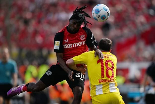 12 04 2025, xophax, Soccer 1 Bundesliga, Bayer 04 Leverkusen 1 FC Union Berlin v l Jeremie Frimpong Bayer 04 and Josip Juranovic Union Berlin DFL DFB REGULATIONS PROHIBIT ANY USE OF PHOTOGRAPHS as IMAGE SEQUENCES and or QUASI VIDEO Leverkusen