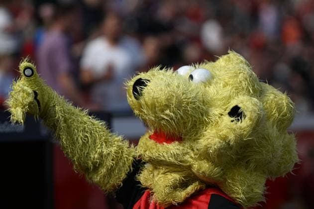 12 04 2025, xophax, Soccer 1 Bundesliga, Bayer 04 Leverkusen 1 FC Union Berlin Mascot Bayer Leverkusen , Brian the Lion DFL DFB REGULATIONS PROHIBIT ANY USE OF PHOTOGRAPHS as IMAGE SEQUENCES and or QUASI VIDEO Leverkusen