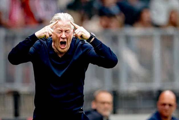 Willem II trainer Peter Maes during the match Willem II Ajax at the Koning Willem II stadium for the Dutch Eredivisie season 2024 2025 in TILBURG, Netherlands on 13 april 2025, photo by Marcel van Dorst EYE4images DeFodi Images