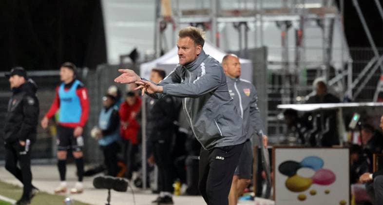 09 04 25 VfB Stuttgart II FC Viktoria Köln 1904 Germany, Großaspach, 09 04 2025, Football, 3 Liga, VfB Stuttgart II FC Viktoria Köln 1904 Markus Fiedler Coach VfB Stuttgart II