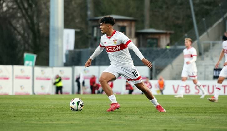09 04 25 VfB Stuttgart II FC Viktoria Köln 1904 Germany, Großaspach, 09 04 2025, Football, 3 Liga, VfB Stuttgart II FC Viktoria Köln 1904 Laurin Ulrich VfB Stuttgart II
