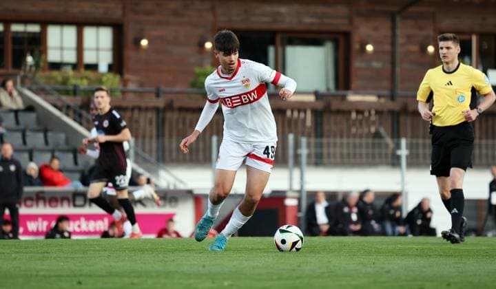 09 04 25 VfB Stuttgart II FC Viktoria Köln 1904 Germany, Großaspach, 09 04 2025, Football, 3 Liga, VfB Stuttgart II FC Viktoria Köln 1904 Mirza Catovic VfB Stuttgart II