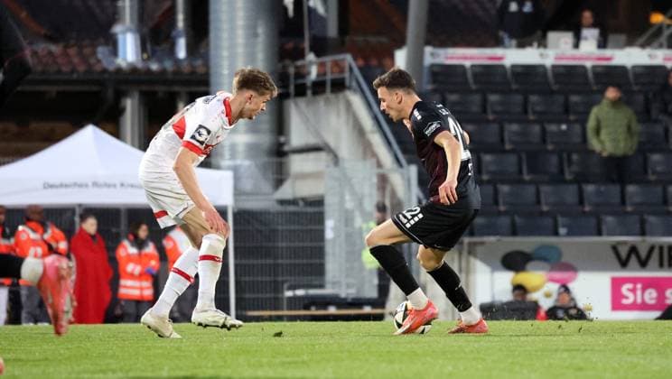 09 04 25 VfB Stuttgart II FC Viktoria Köln 1904 Germany, Großaspach, 09 04 2025, Football, 3 Liga, VfB Stuttgart II FC Viktoria Köln 1904 v l Leon Reichardt VfB Stuttgart II , Said El Mala FC Viktoria Köln 1904