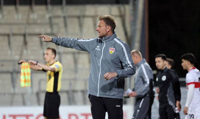 09 04 25 VfB Stuttgart II FC Viktoria Köln 1904 Germany, Großaspach, 09 04 2025, Football, 3 Liga, VfB Stuttgart II FC Viktoria Köln 1904 Markus Fiedler Coach VfB Stuttgart II