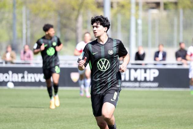 09 04 25 U19 VfB Stuttgart U19 VfL Wolfsburg Germany, Stuttgart, 09 04 2025, Football, U19 DFB Youth League, U19 VfB Stuttgart U19 VfL Wolfsburg Darwin Soylu VfL Wolfsburg