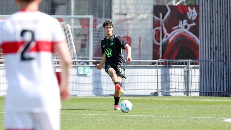 09 04 25 U19 VfB Stuttgart U19 VfL Wolfsburg Germany, Stuttgart, 09 04 2025, Football, U19 DFB Youth League, U19 VfB Stuttgart U19 VfL Wolfsburg Yasin Chebil VfL Wolfsburg