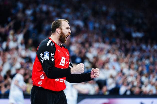 Cheering after Andreas Wolffs save THW Kiel, 33 GER, THW Kiel vs Fuechse Berlin, Handball, Bundesliga, Matchday, 27, Season 2024 2025, 16 04 2025 GER, THW Kiel vs Fuechse Berlin, Handball, Bundesliga, Matchday, 27, Season 2024 2025, 16 04 2025 Kiel Copyright: xEibner-Pressefoto MarcelxvonxFehrnx EP_MFN