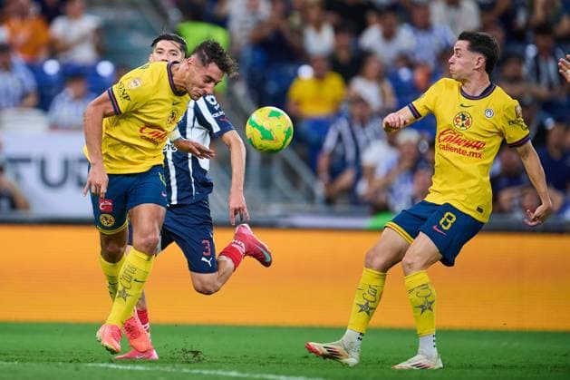 RECORD DATE NOT STATED Liga BBVA MX Clausura 2025 Monterrey vs America Sebastian careers and Alvaro Fidalgo o America during the 16th round match between Monterrey and America as part of the Liga BBVA MX, Torneo Clausura 2025 at BBVA Bancomer Stadium, on April 16, 2025 in Monterrey, Nuevo Leon, Mexico. MONTERREY NUEVO LEON MEXICO  Copyright: xJONATHANxDUENASx 20250416203450_LMX_C25_MTY_AME_CACERES110