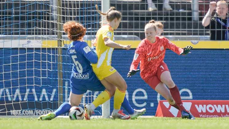 19 04 2025, Hänsch Arena, Meppen, GER, 2 Frauen Bundesliga SV Meppen 1 FC Union Berlin, TW Thea Farwick SV Meppen 1 DFL REGULATIONS PROHIBIT ANY USE OF PHOTOGRAPHS AS IMAGE SEQUENCES AND OR QUASI VIDEO Meppen Niedersachsen Germany Hänsch Arena
