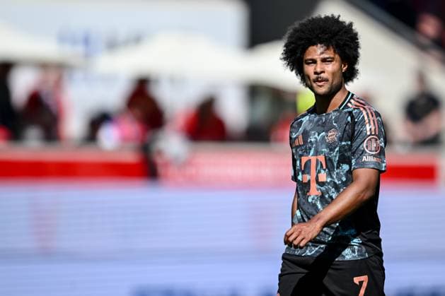 Serge Gnabry FC Bayern Muenchen Looks on during the Bundesliga match between 1 FC Heidenheim 1846 and FC Bayern München, Voith Arena on April 19, 2025 in Heidenheim, Germany Photo by Harry Langer DeFodi Images Serge Gnabry FC Bayern Muenchen Looks on during the Bundesliga match between 1 FC Heidenheim 1846 and FC Bayern München at Voith Arena on April 19, 2025 in Heidenheim, Germany Photo by Harry Langer DeFodi Images DFL regulations prohibit any use of photographs as image sequences and or quasi video Photo by Harry Langer DeFodi Images DFL regulations prohibit any use of photographs as image sequences and or quasi video