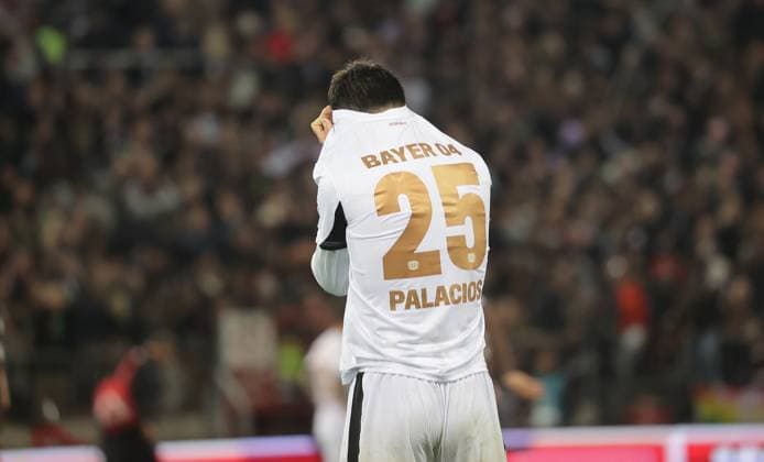 Exequiel Palacios Bayer 04 Leverkusen disappointed Football, 1 BL, Season 2024 2025, Men, FC St Pauli vs Bayer Leverkusen, 1 1 DFL REGULATIONS PROHIBIT ANY USE OF PHOTOGRAPHS AS IMAGE SEQUENCES AND OR QUASI VIDEO