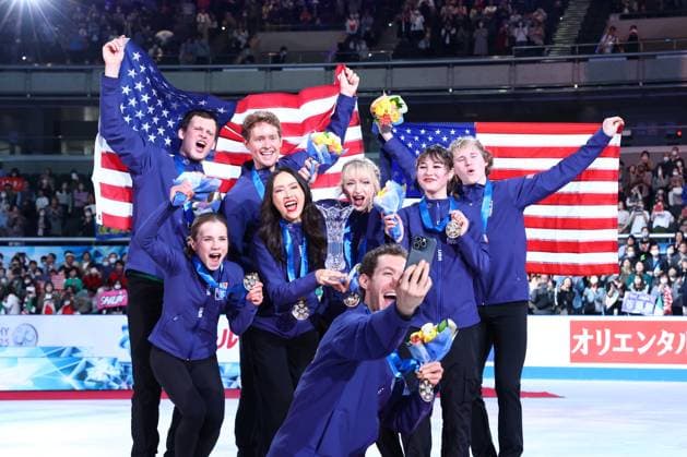 Japan team group, Mannschaftsbild, Totale APRIL 19, 2025 - Figure skating, Eiskunstlauf : ISU World Team Trophy in Figure Skating 2025 Award ceremony at Tokyo Metropolitan Gymnasium in Tokyo, Japan.  (288094332)